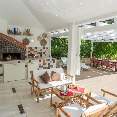 Spacious Holiday Home In Molat With Pool Brgulje ภายนอก รูปภาพ