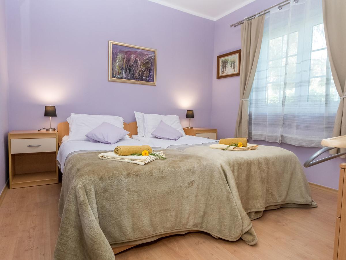 Spacious Holiday Home In Molat With Pool Brgulje ภายนอก รูปภาพ
