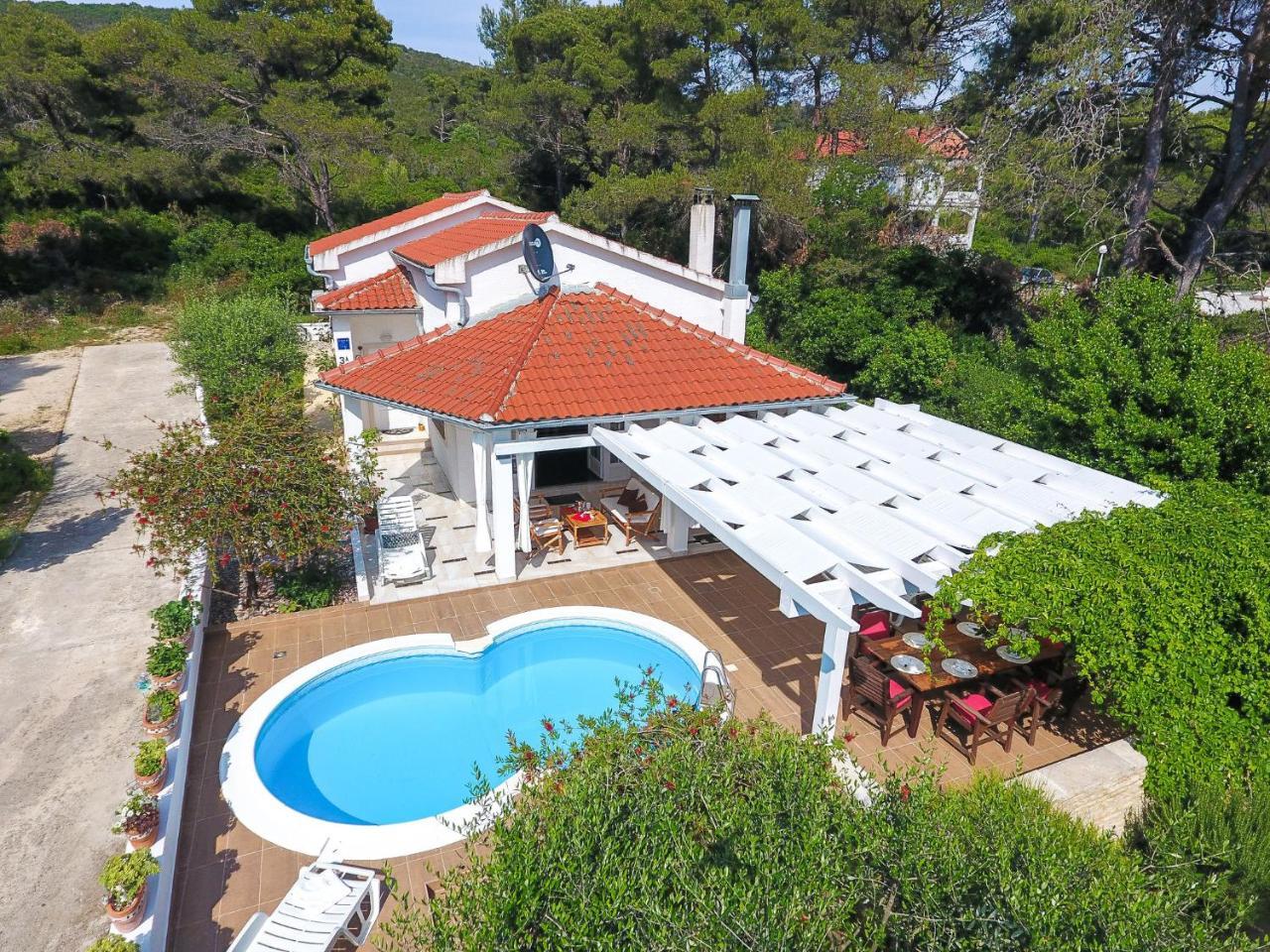 Spacious Holiday Home In Molat With Pool Brgulje ภายนอก รูปภาพ